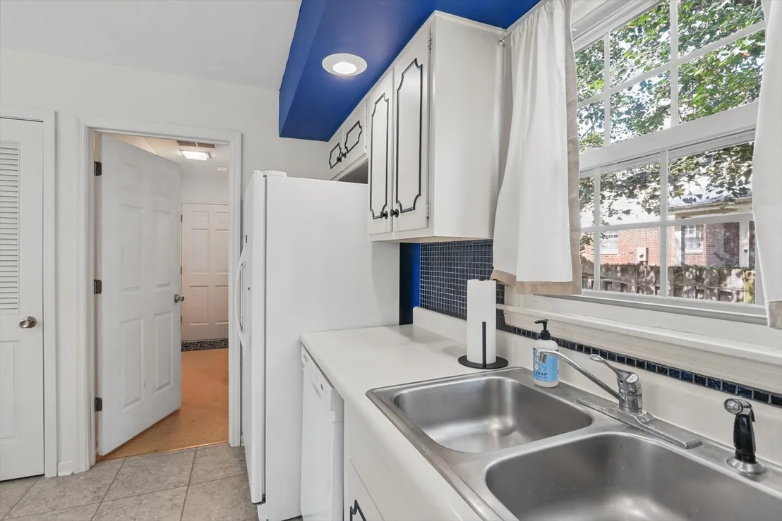 Photo of 2118 Bristol Road