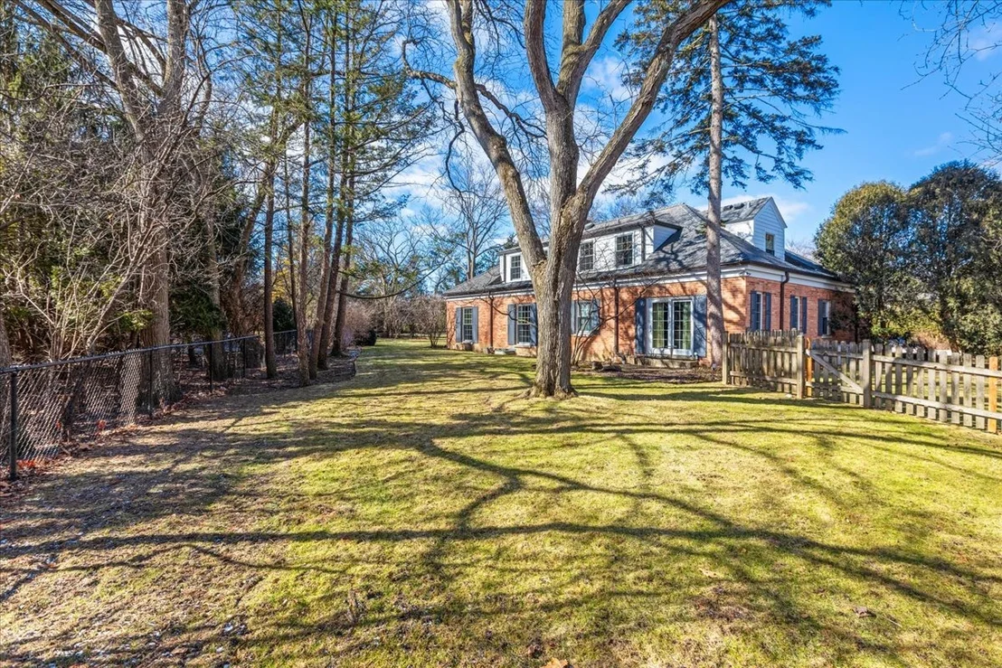Photo of 1115 Golfview Lane