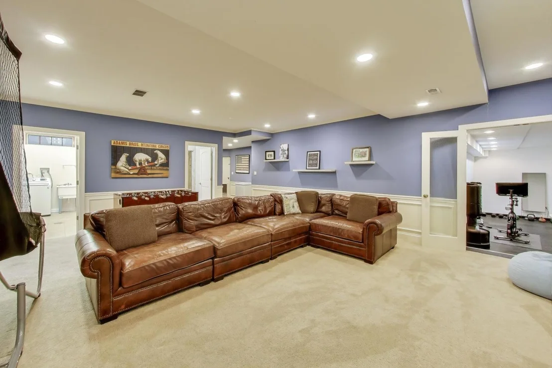 Photo of 547 JACKSON Avenue