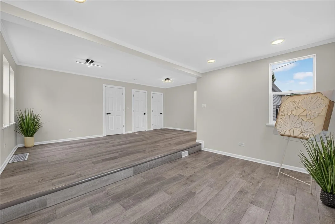 Photo of 211 N Graylynn Drive