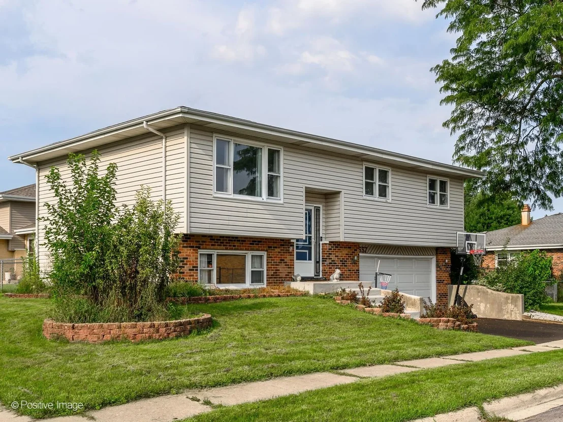 Photo of 557 Delaware Trail