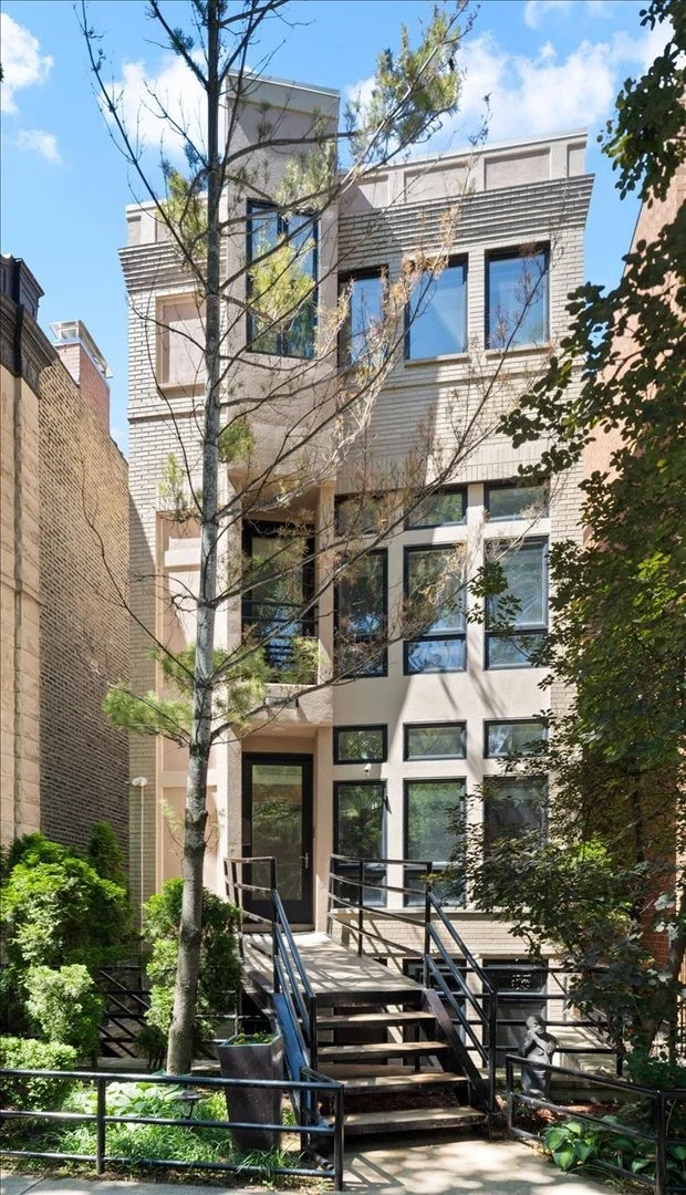 Photo of 930 W Wolfram Street