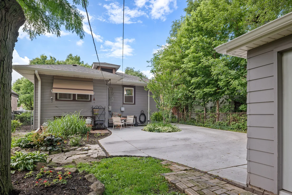 Photo of 389 Addison Road