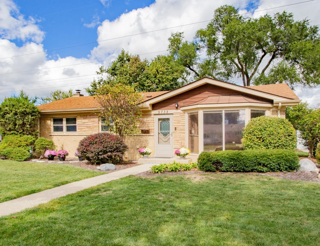 Photo of 5738 Lyons Street