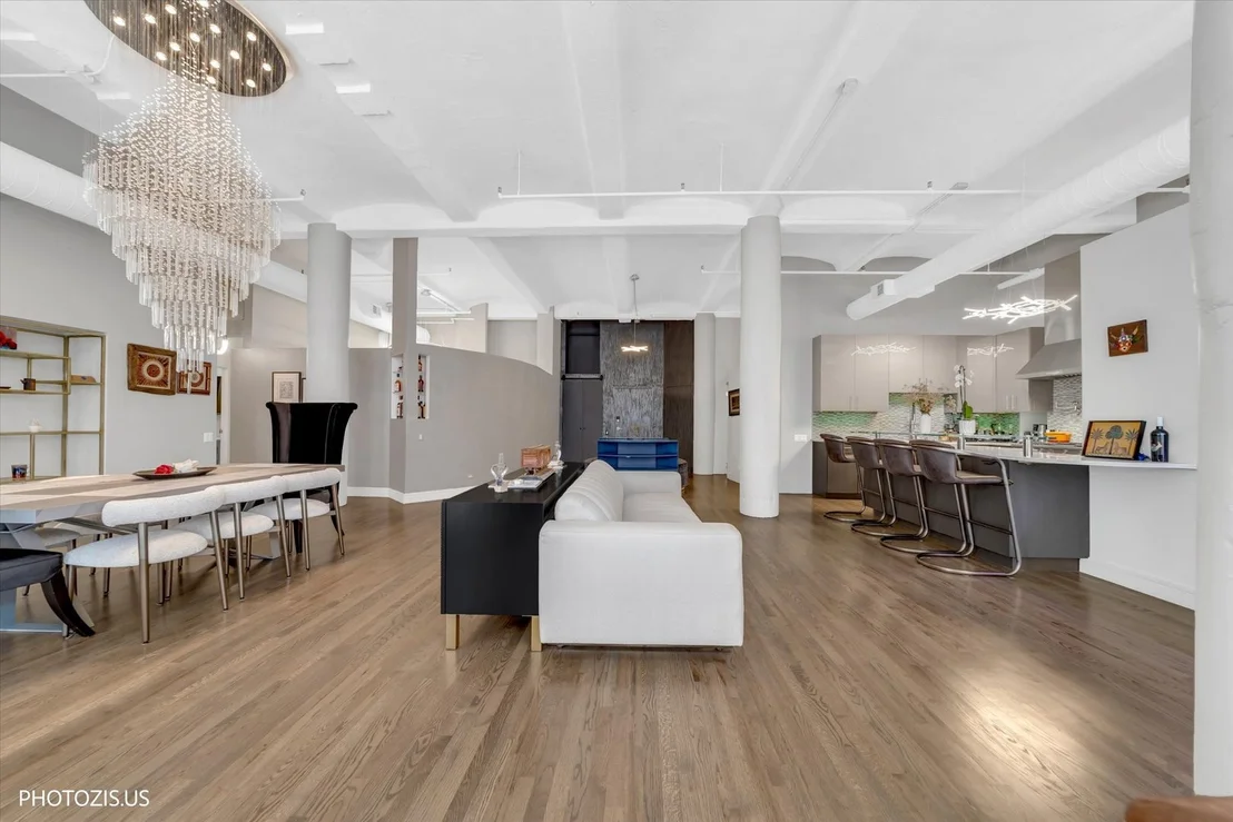 Photo of Unit 202 at 1000 W Washington Boulevard