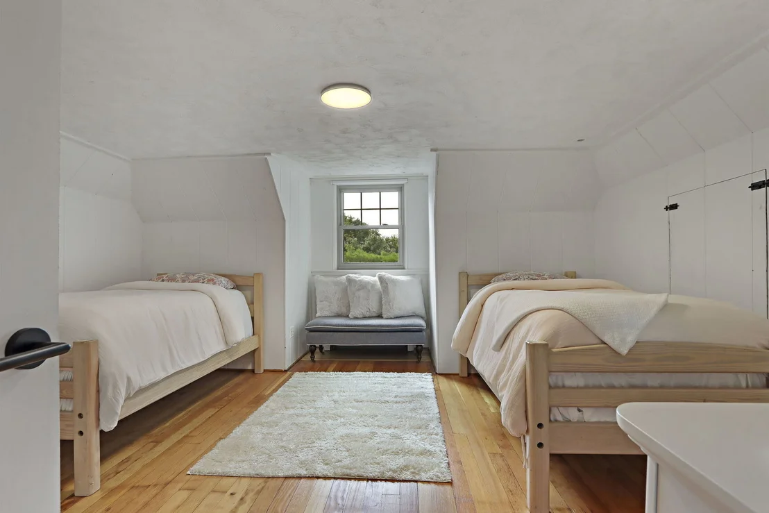 Photo of 943 Forest Avenue