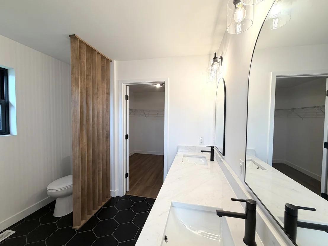 Photo of 455 Edgebrook Drive