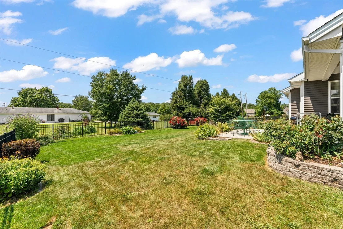 Photo of 701 Red Bud Drive