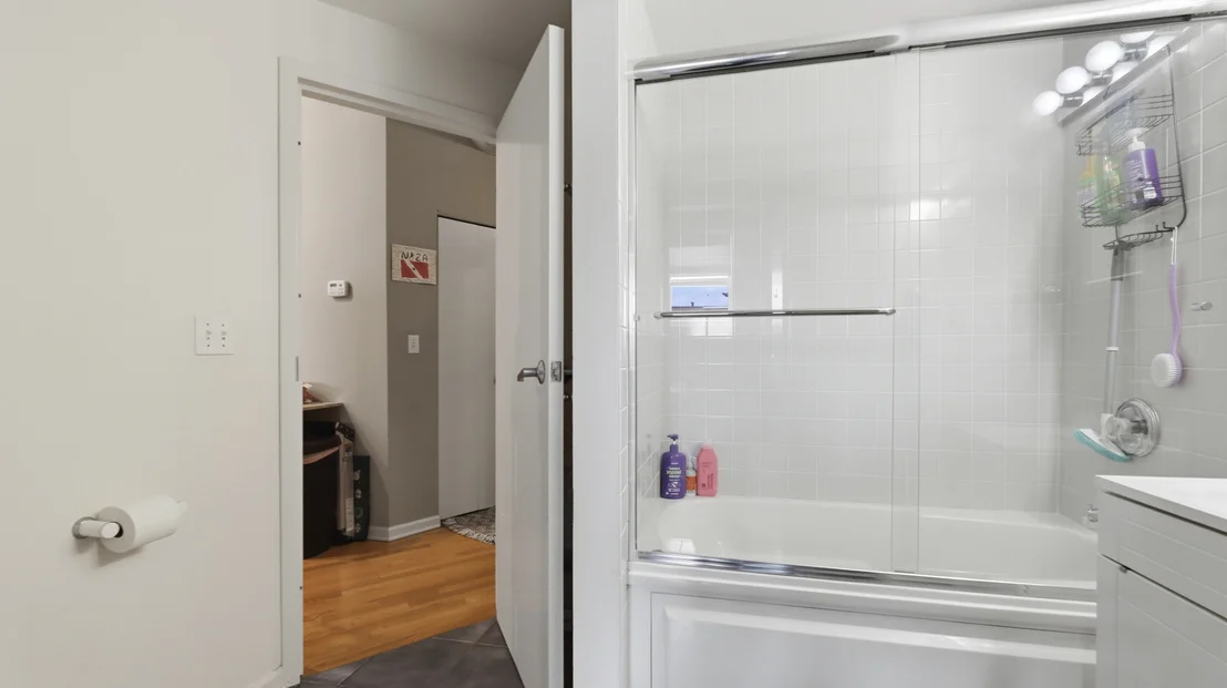 Photo of Unit 2J at 1019 W Jackson Boulevard