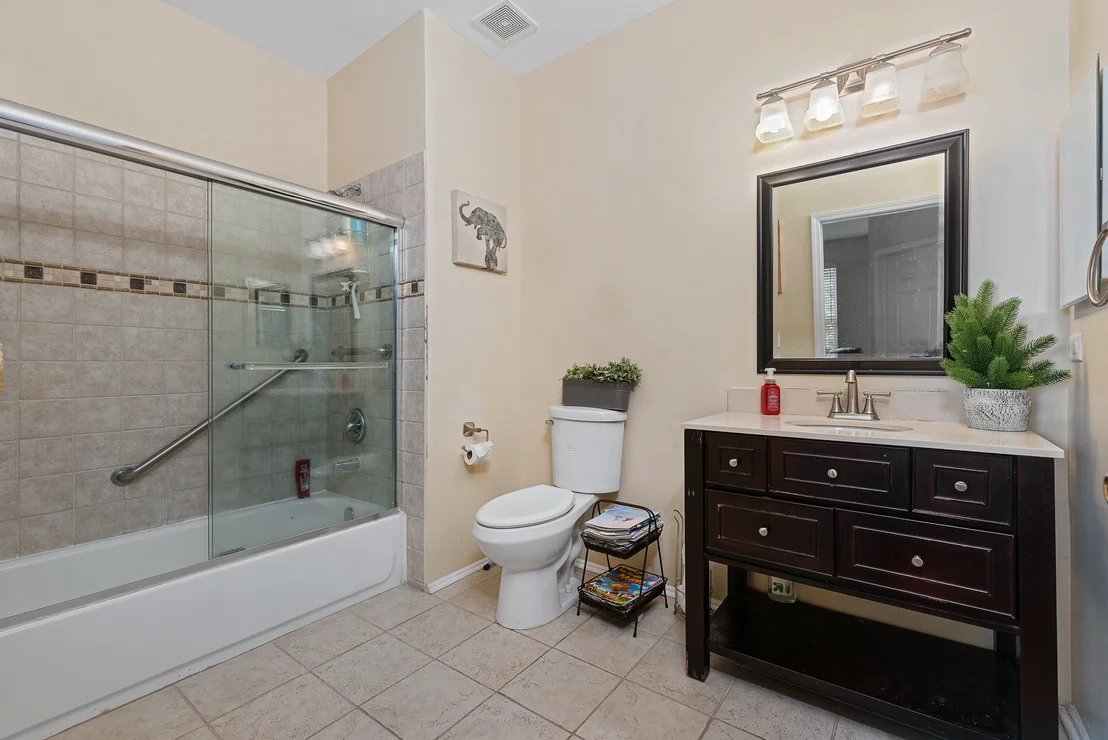 Photo of 768 Brompton Lane