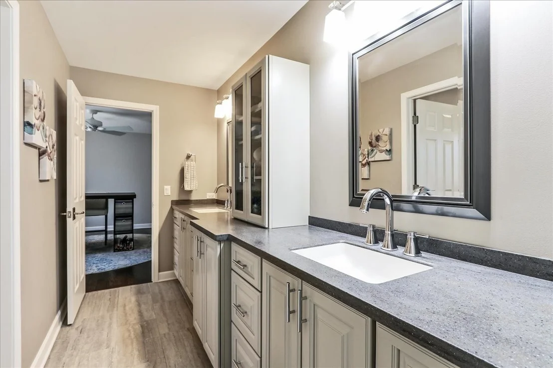 Photo of 519 Litchfield Lane