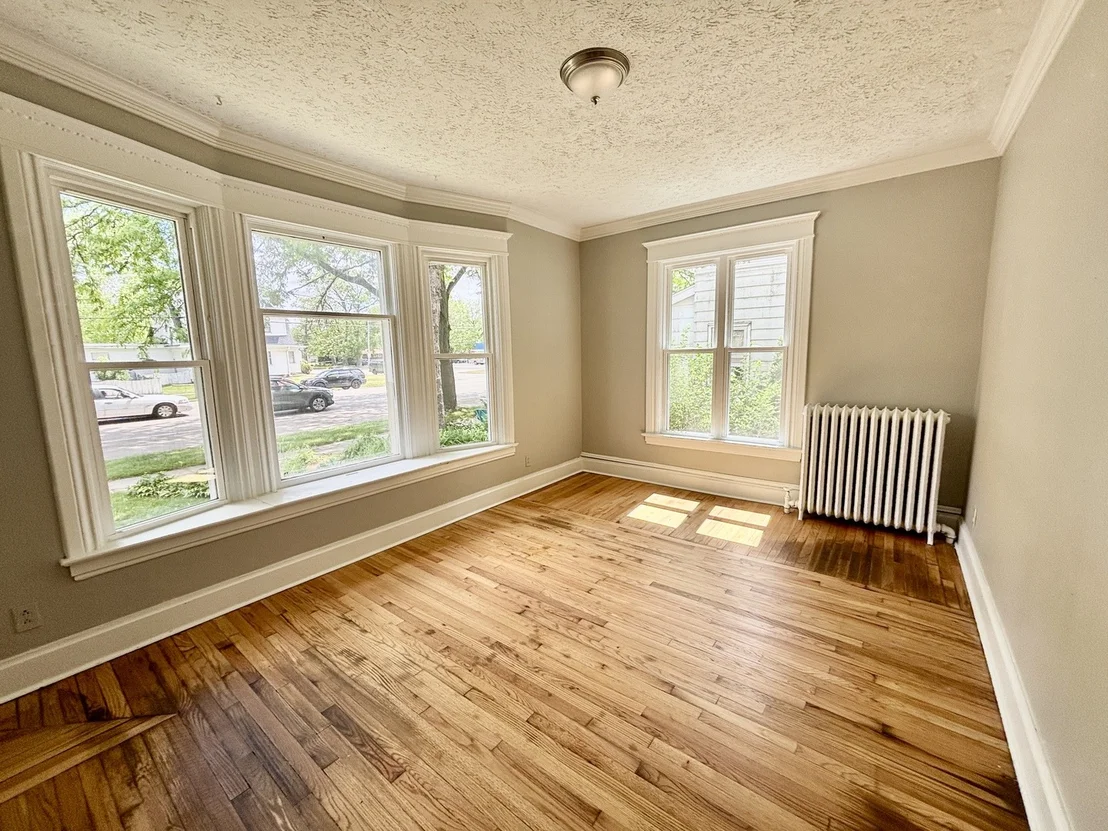 Photo of 910 N State Street