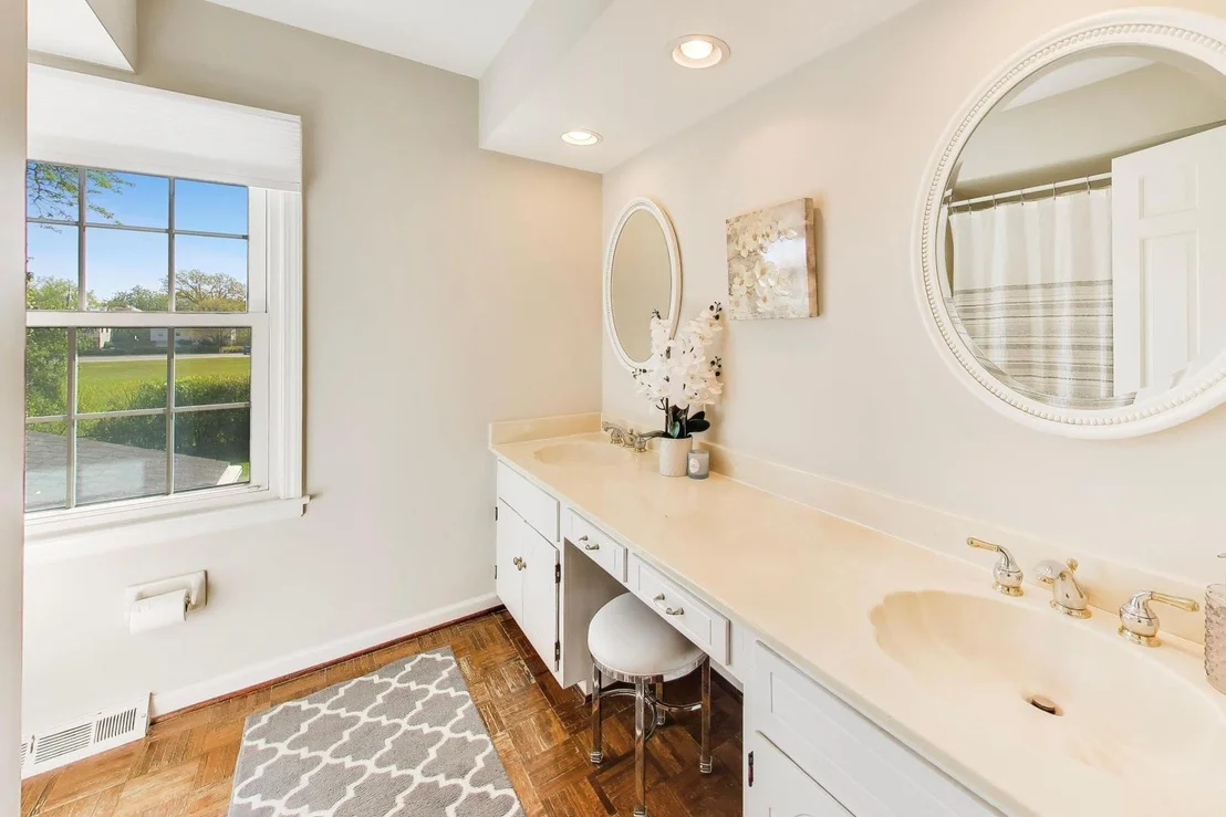 Photo of 363 Anjou Drive