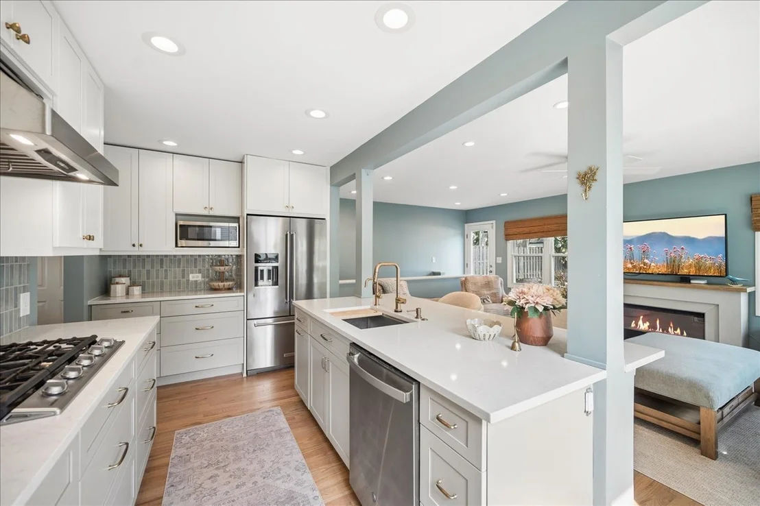 Photo of 1105 Blackthorn Lane