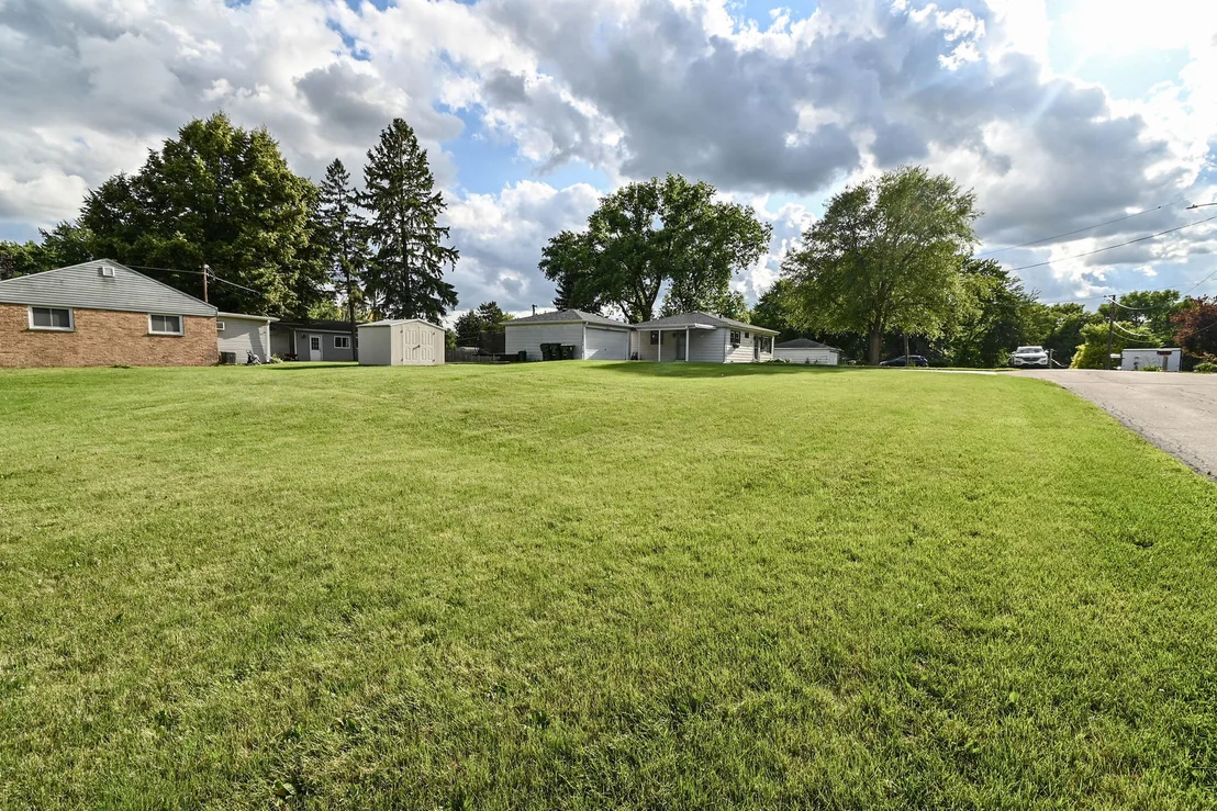 Photo of 35211 N Edgewater Lane