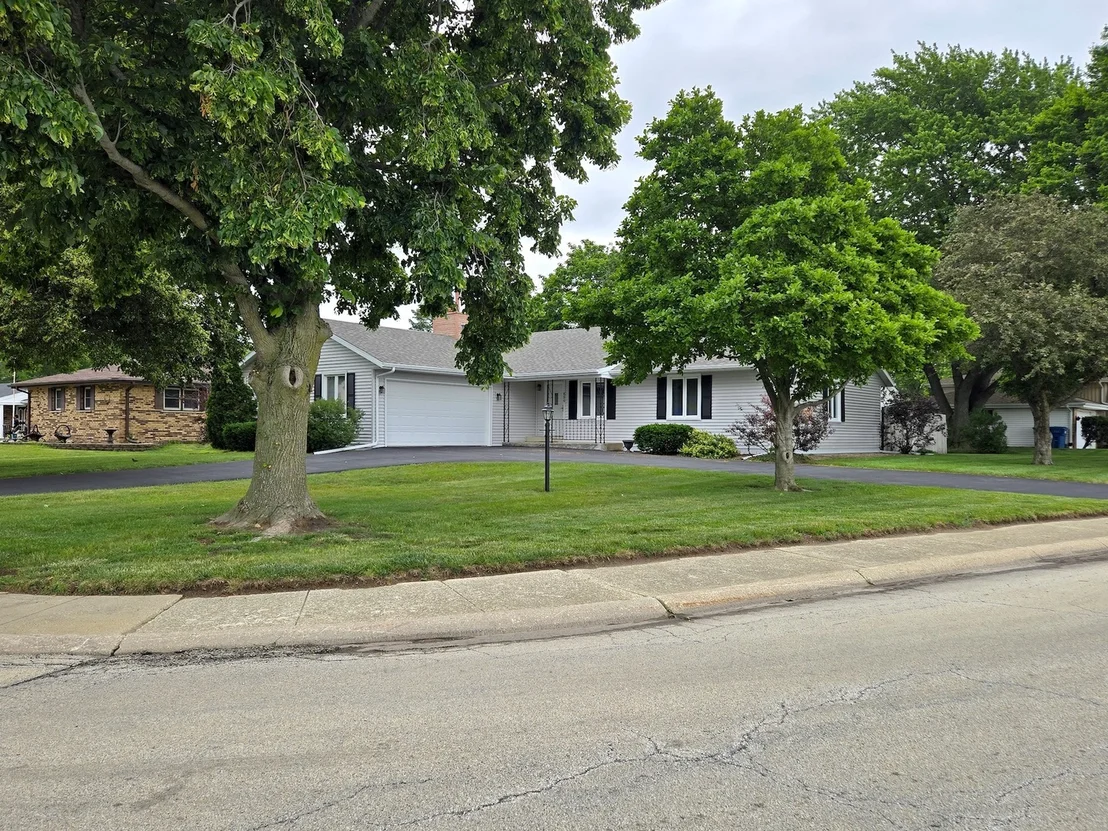 Photo of 896 S Main Avenue