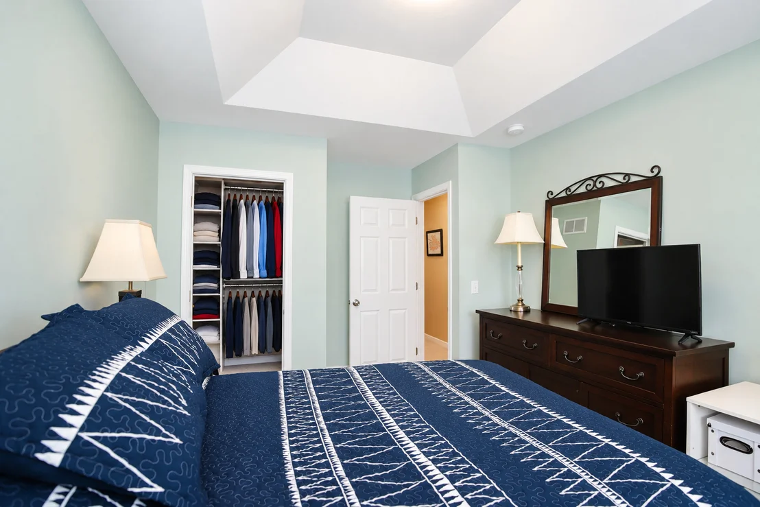 Photo of 142 Lakeshore Drive