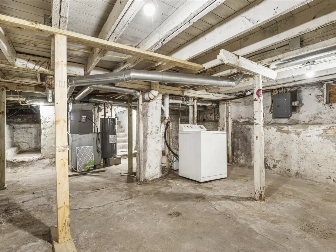 Photo of 655 W Clark Street