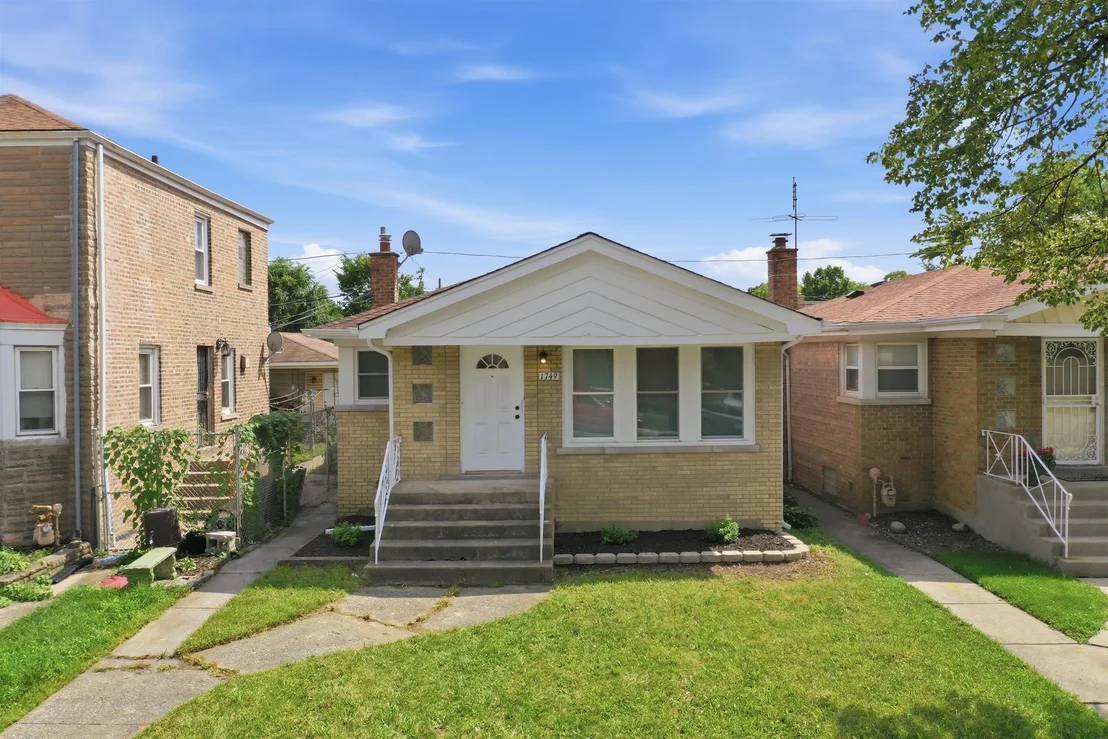 Photo of 1749 W 75th Place