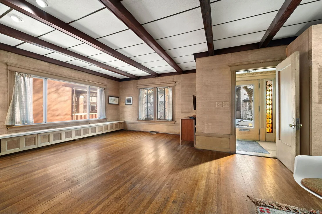 Photo of 832 W Junior Terrace