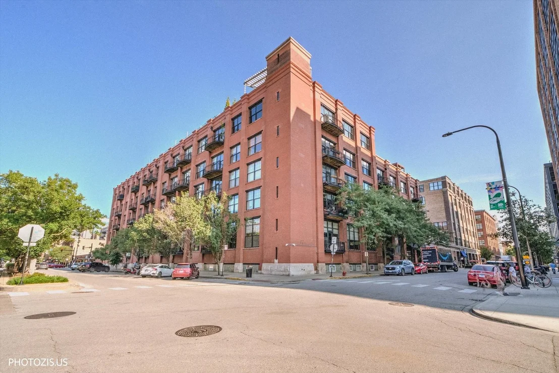 Photo of Unit 202 at 1000 W Washington Boulevard