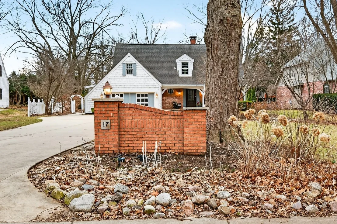 Photo of 17 Sunset Road