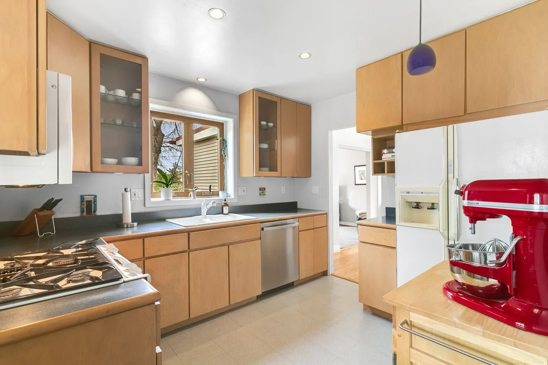 Photo of 446 Longcommon Road