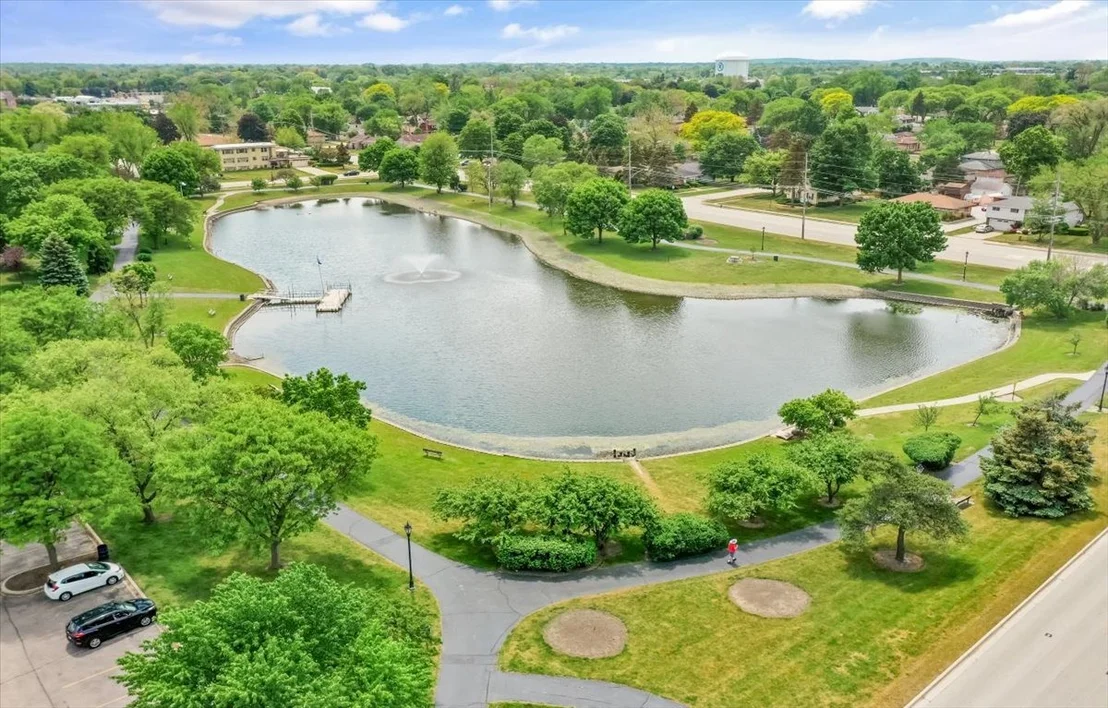 Photo of 24 W Devon Avenue