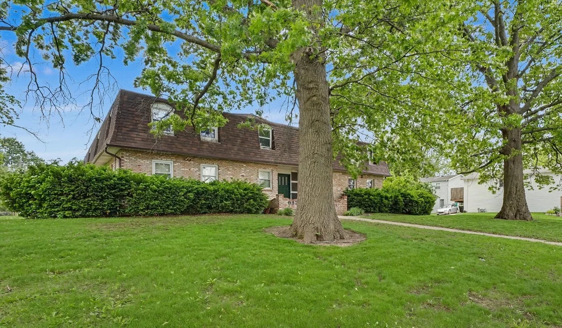 Photo of Unit 14 at 912 Crescent Drive