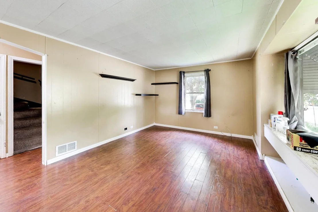 Photo of 17558 Community Street