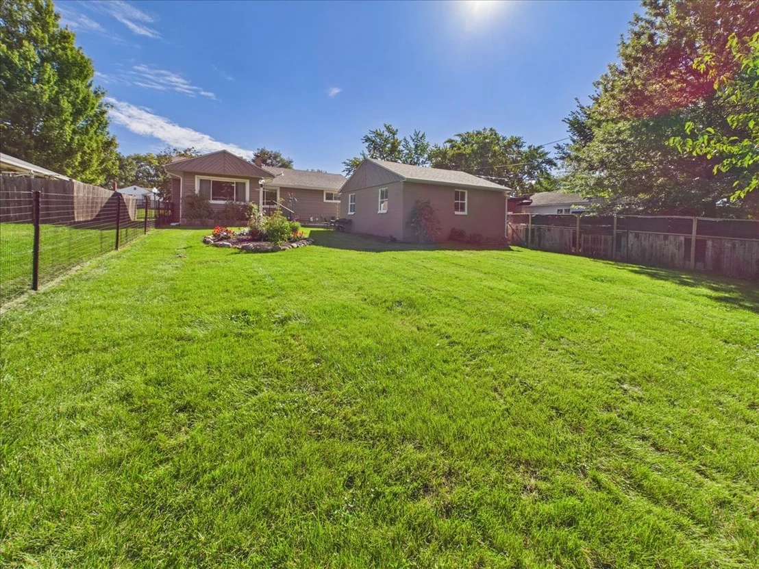 Photo of 220 FAIRVIEW Boulevard