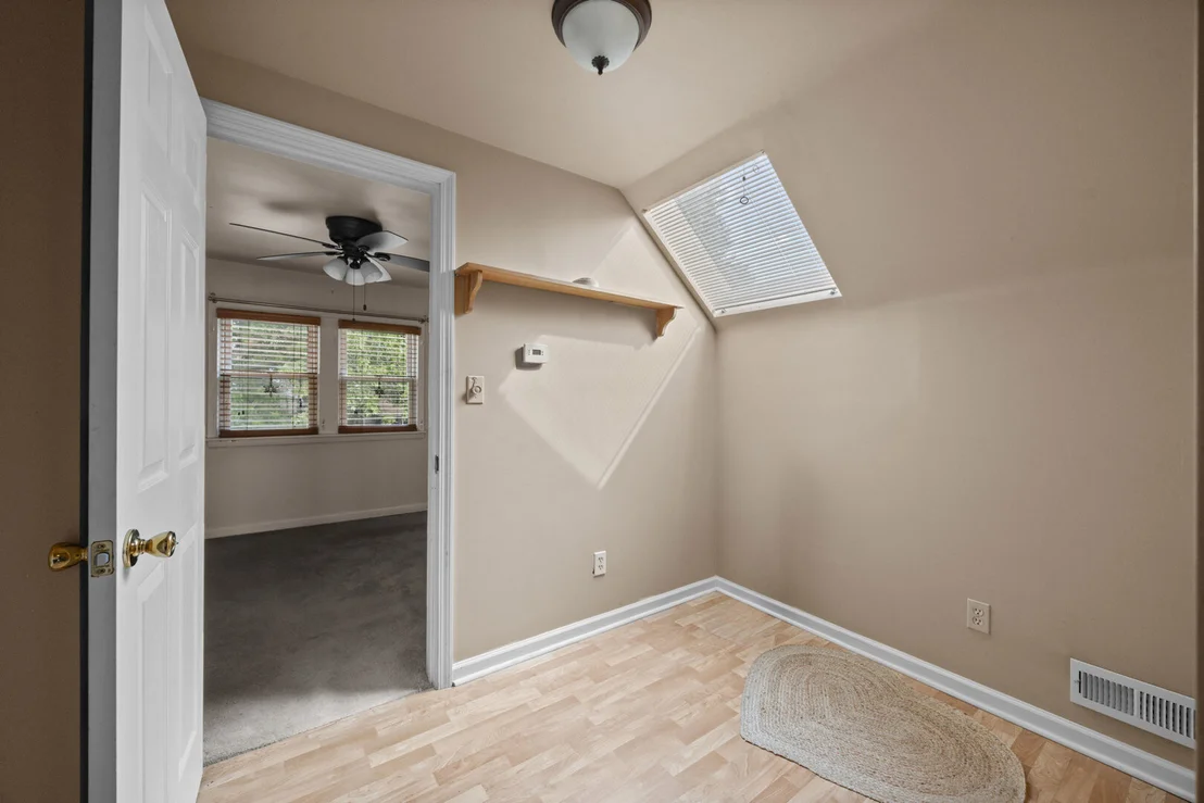 Photo of 4865 W CORNELIA Avenue