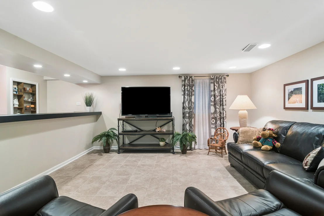 Photo of 562 E Carpenter Drive