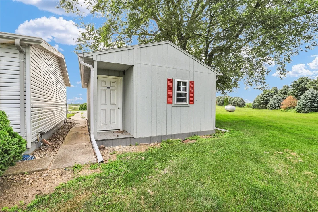 Photo of 425 County Road 1575 E