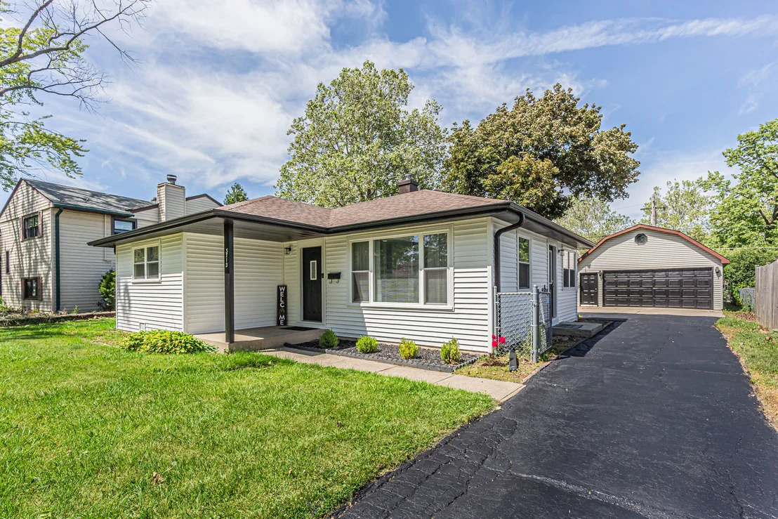 Photo of 3712 Wren Lane