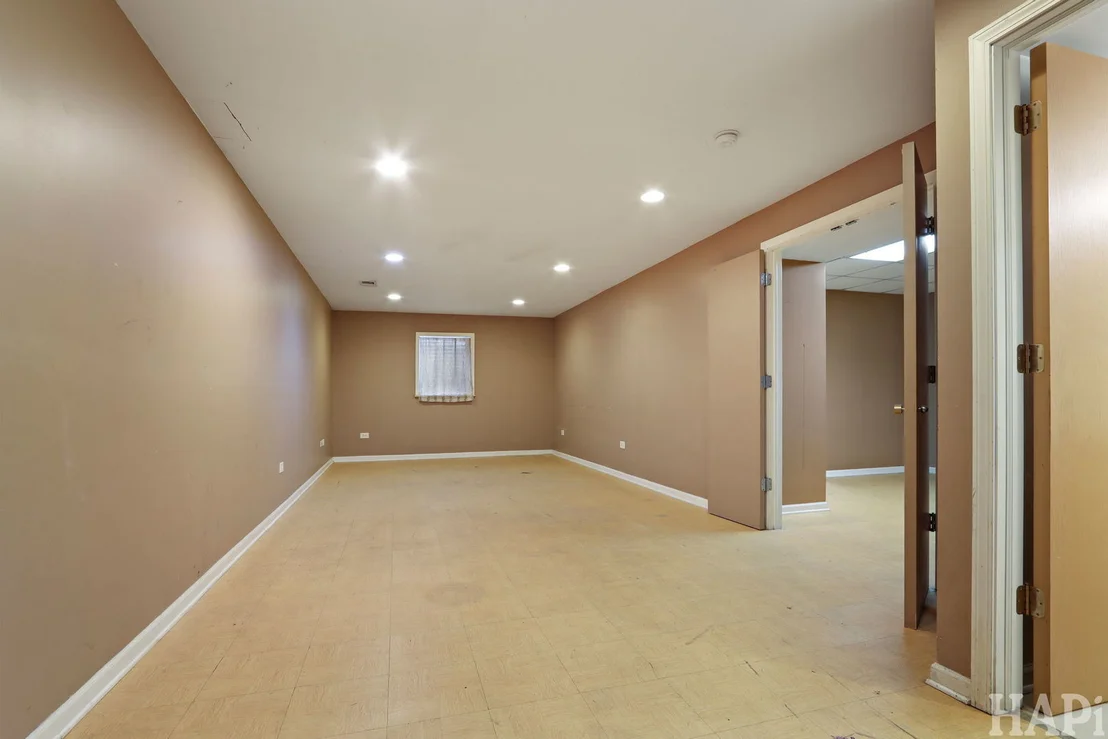 Photo of 840 Queens Lane