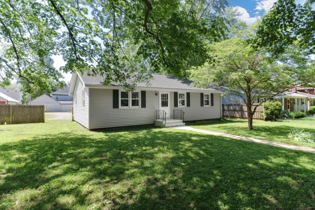 Photo of 602 W 3rd Street