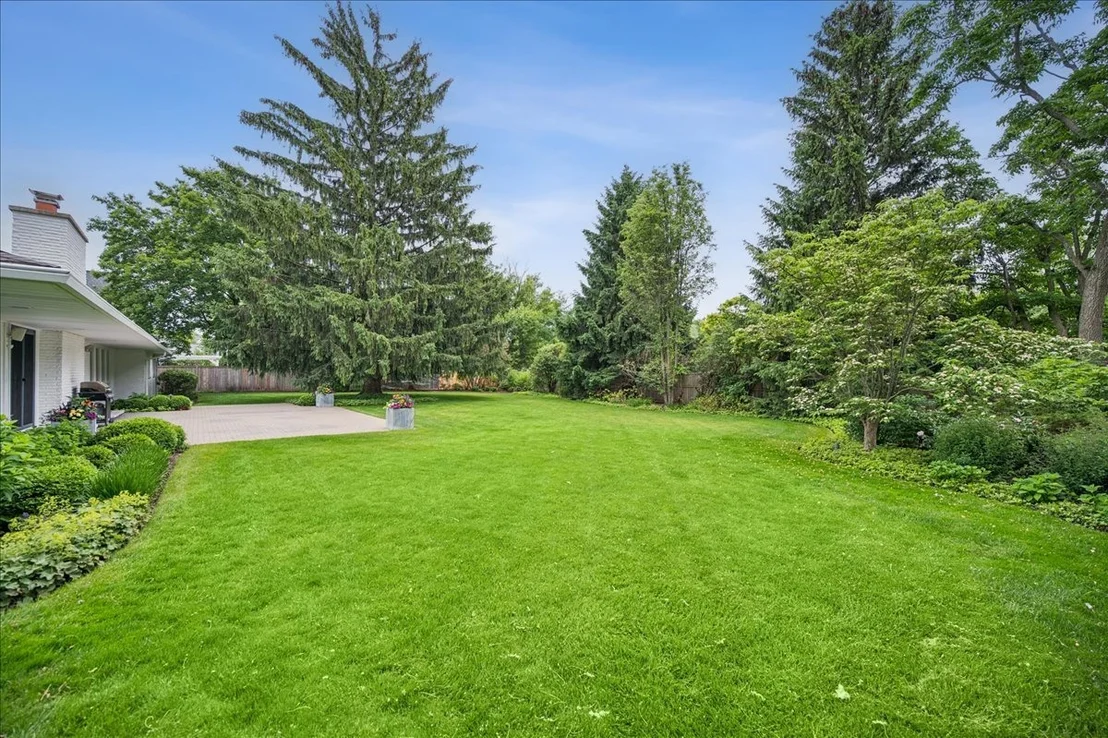 Photo of 920 Pine Tree Lane