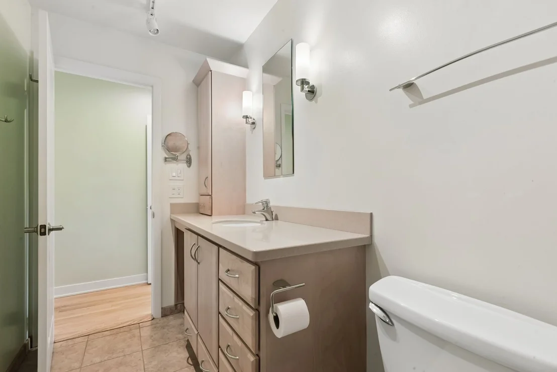 Photo of Unit 5D at 1333 Maple Avenue