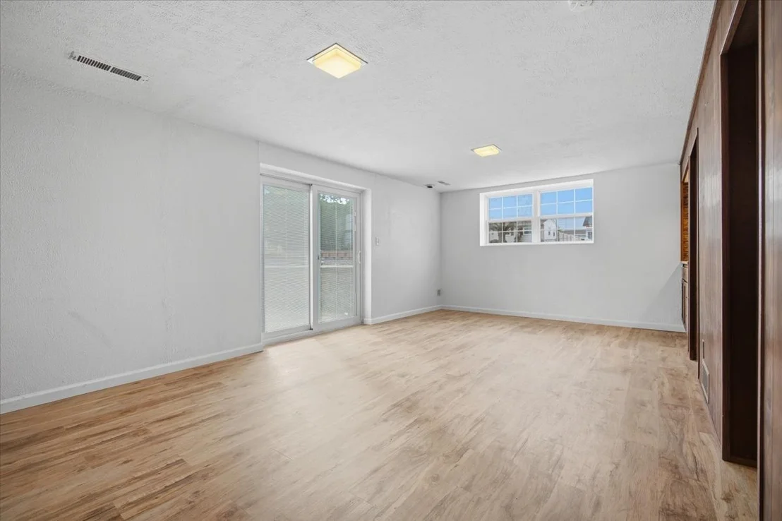 Photo of 1241 Holiday Lane
