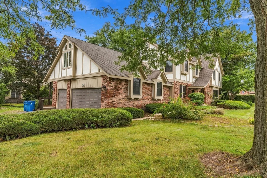 Photo of 1221 W Sable Drive