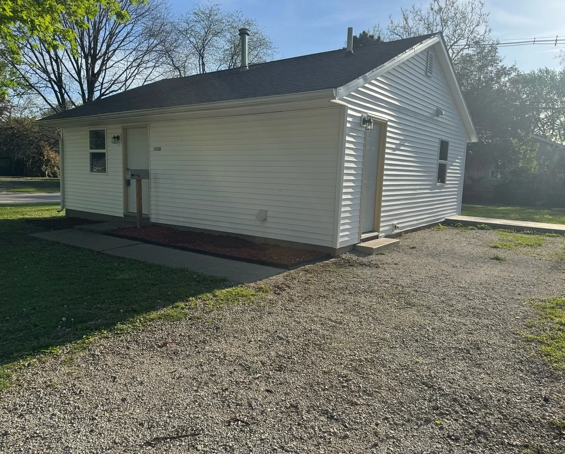Photo of 1320 Hedge Road