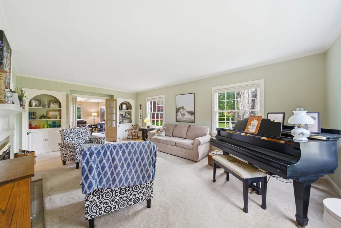 Photo of 415 N Worth Avenue