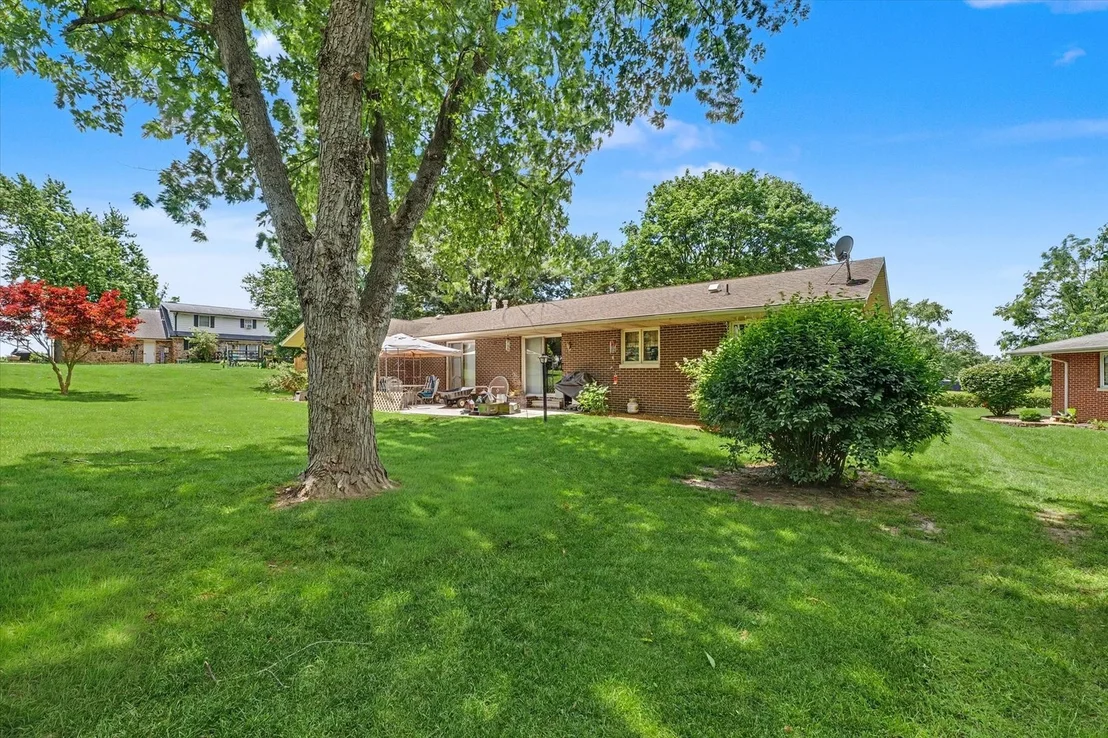 Photo of 906 Crestview Drive