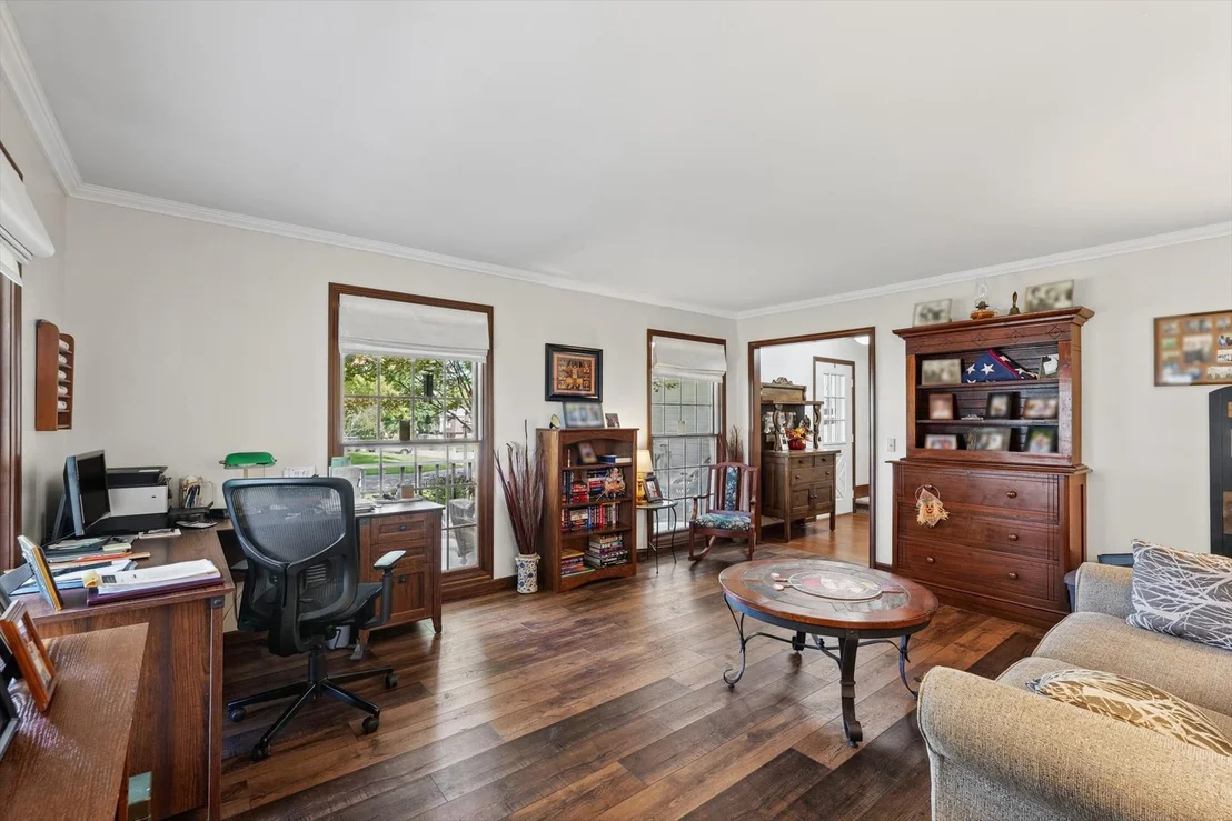 Photo of 703 Surrey Road