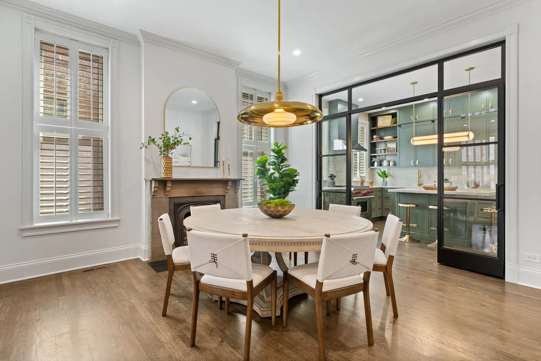 Photo of 119 W Delaware Place