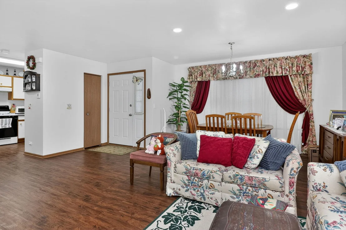 Photo of 342 Ogden Falls Boulevard