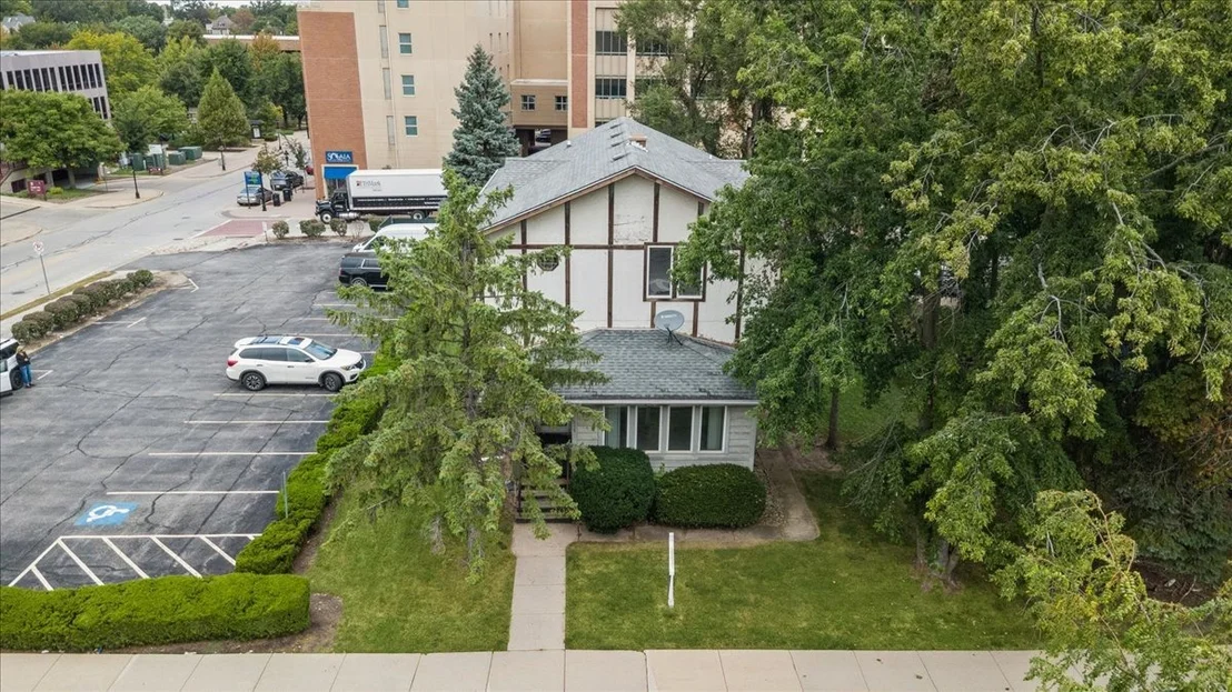 Photo of 135 Aurora Avenue