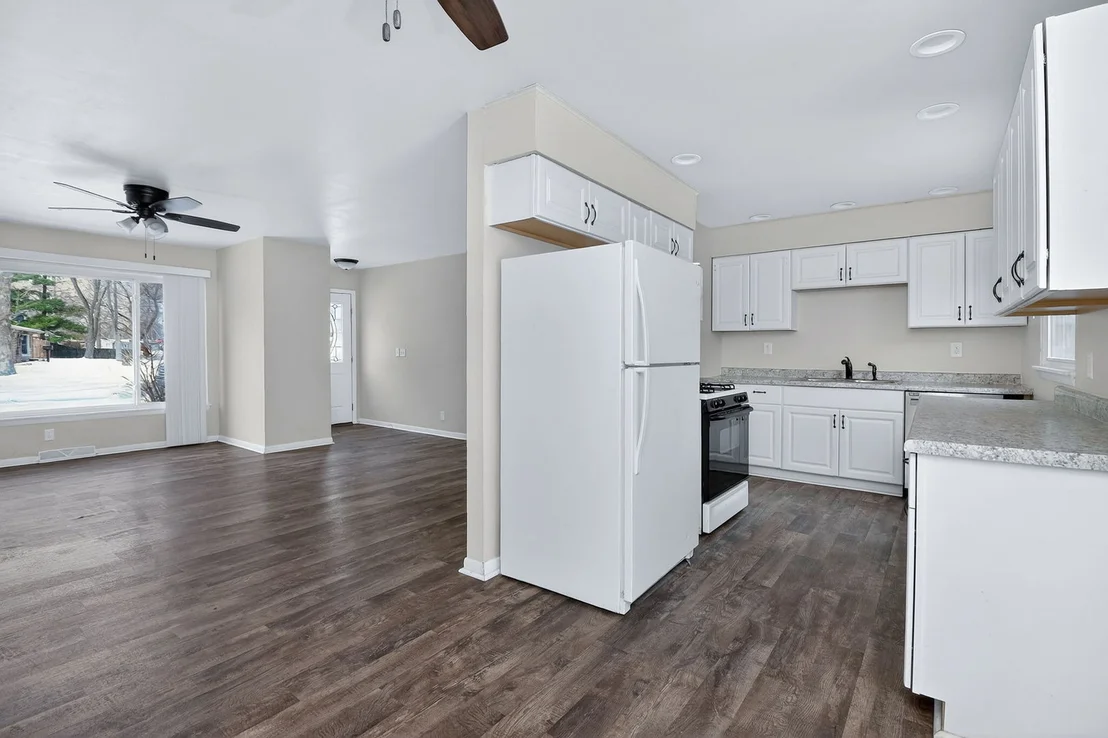 Photo of 86 Circle Drive E