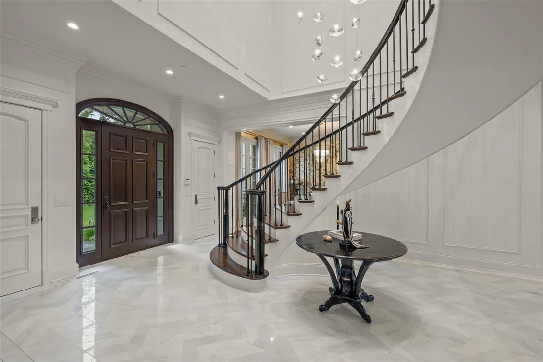 Photo of 677 Sheridan Road